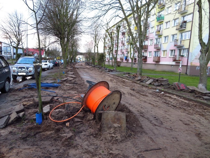 Trwają prace modernizacyjne ulicy Jagiellońskiej w Ustce....
