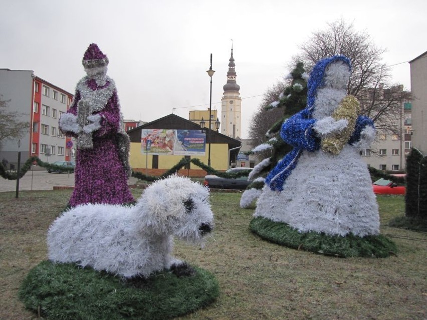 Strzelin: Bożonarodzeniowa szopka stoi przy ul. Kościuszki (ZDJĘCIA)