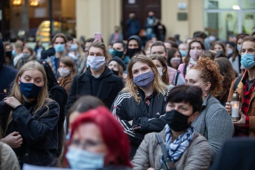 Manifestacja w Bydgoszczy wyruszyła spod siedziby PiS przy...