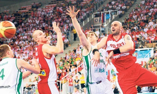 Polscy koszykarze chcą przenieść się z Łodzi do Katowic, aby zagrać  w Spodku w fazie finałowej EuroBasketu. Mistrzostwa Europy bez gospodarzy już nie będą miały takiej atmosfery.