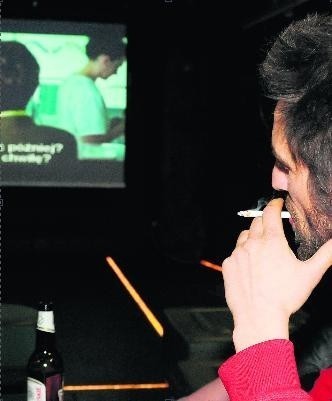 Kraków: kino Kijów kończy z seansami z papierosem po wizycie Sanepidu