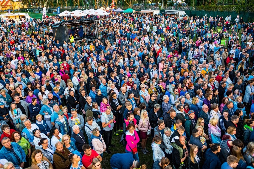 Beata Kozidrak wspólnie z orkiestrą otworzyła "Lipiec w Rumi"