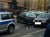 Tarnów. Kraksa na skrzyżowaniu. Zderzenie suzuki z volkswagenem [ZDJĘCIA]