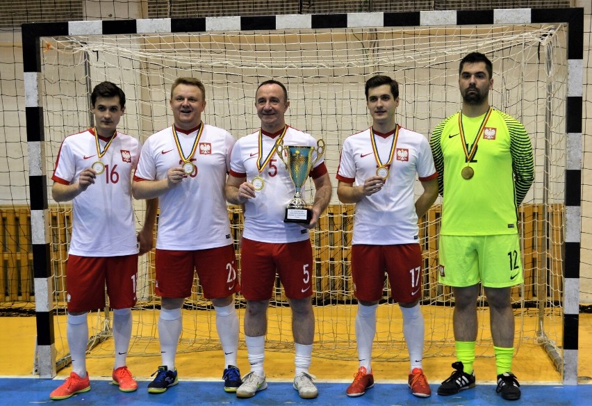 Kapłan Łukasz Chowaniec ze Szczekocin zdobył mistrzostwo Europy w futsalu z reprezentacją Polski księży