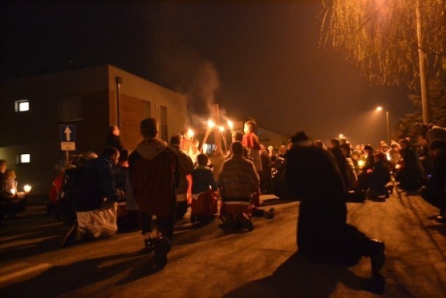 Przesuwaj zdjęcia w prawo - naciśnij strzałkę lub przycisk NASTĘPNE