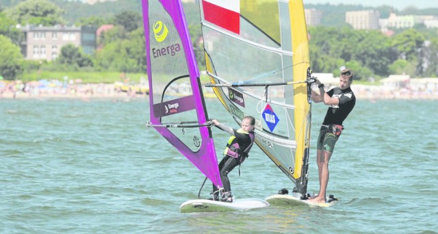 Mali adepci windsurfingu w Sopocie mogą pobierać nauki u najlepszych obecnie reprezentantów Polski