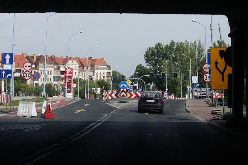 Przebudowa ulicy Leszczyńskiej w Legnicy, trwają prace drogowe [ZDJĘCIA]
