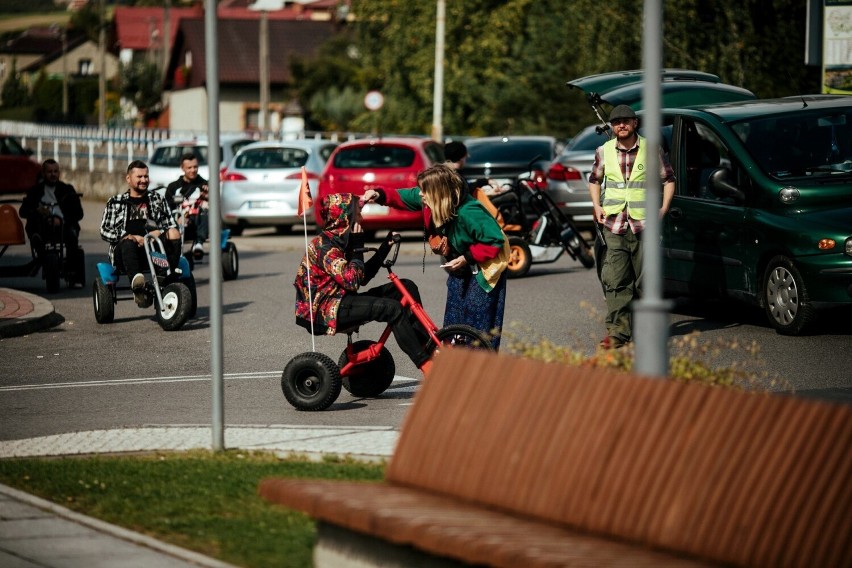 Natalia Zambrzycka, gwiazda serialu „Barwy szczęścia”, w nowym klipie zespołu Ciupaga. Mamy zdjęcia 