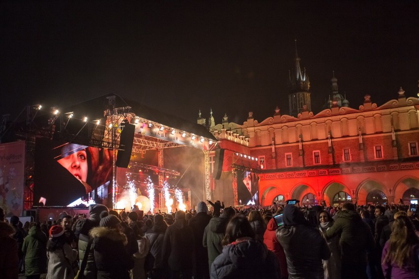 Sylwester w Krakowie 2018: Quebonafide i inni artyści rozgrzali publiczność [ZDJĘCIA]