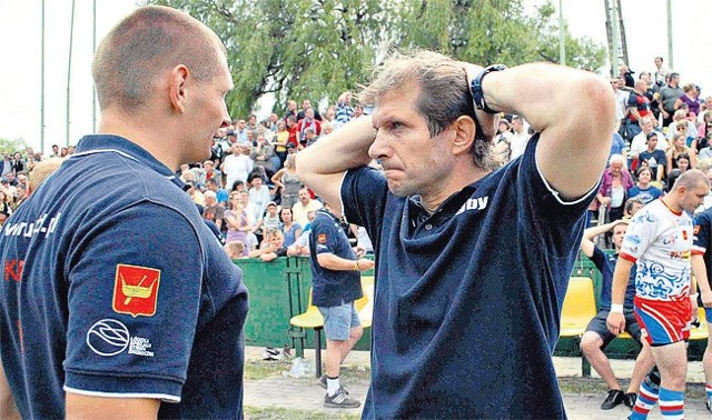 Trener Mirosław Żórawski nie może uwierzyć w to, co się stało.