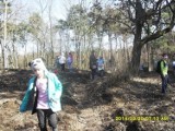 Las dla przyszłych pokoleń. W Kaźmierzu dzieci uczestniczyły w sadzeniu drzew.