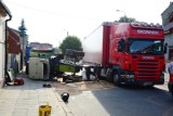 Wypadek w Dobrzycy: Zderzenie ciężarówki z ciągnikiem. Jedna osoba w szpitalu [ZDJĘCIA]