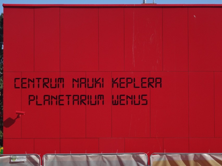 Nowy napis na Planetarium Wenus [zdjęcia]