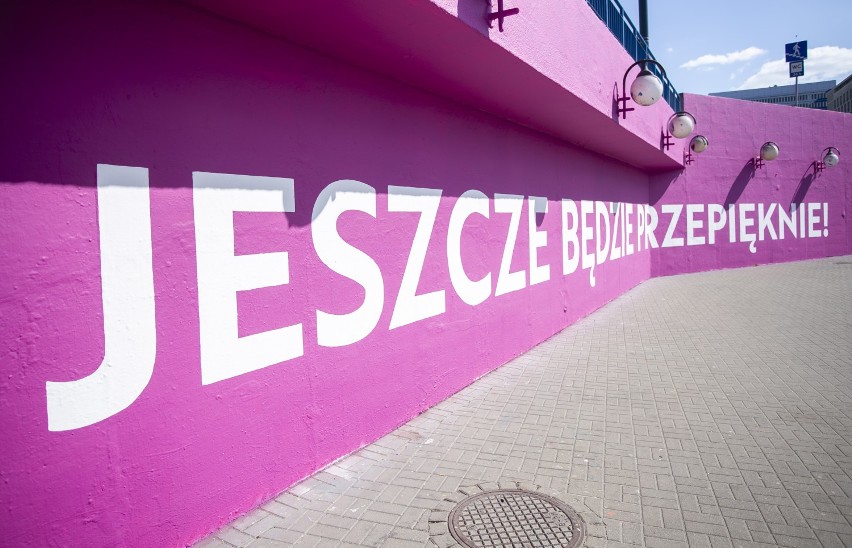 "Warszawo, będzie dobrze!". Pokrzepiające murale pojawiły się na ulicach stolicy