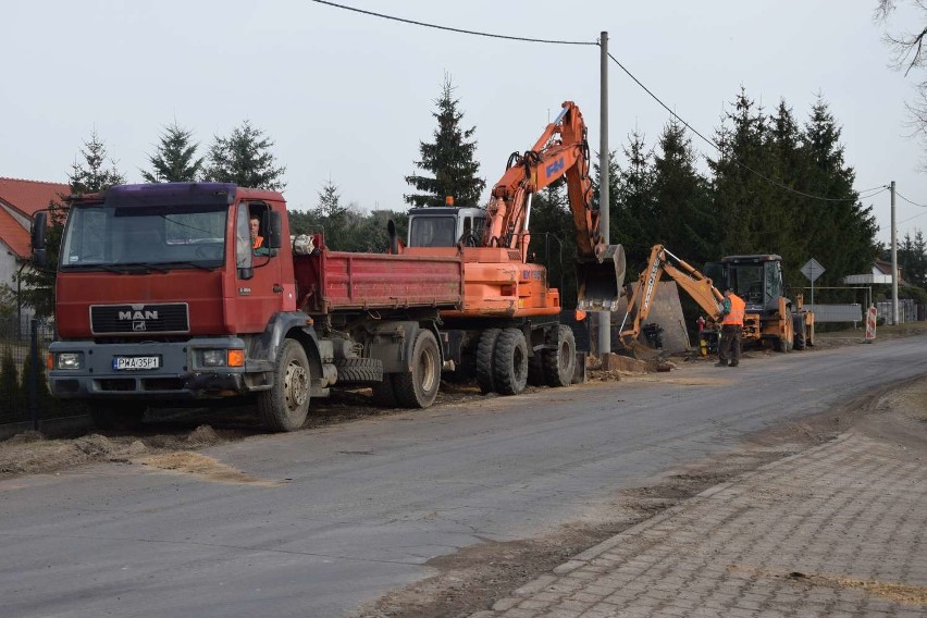 Rozpoczął się remont ulicy Antoniewskiej w Skokach. Są utrudnienia w ruchu. Do kiedy potrwają prace?