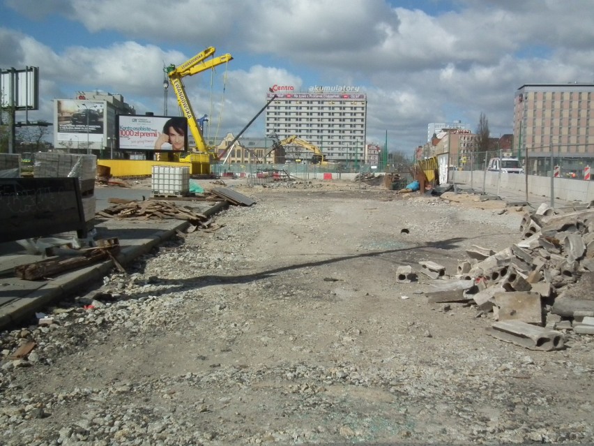 Rondo Kaponiera miało zostać przebudowane przed Euro 2012....