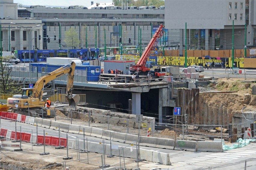 Rondo Kaponiera miało zostać przebudowane przed Euro 2012....