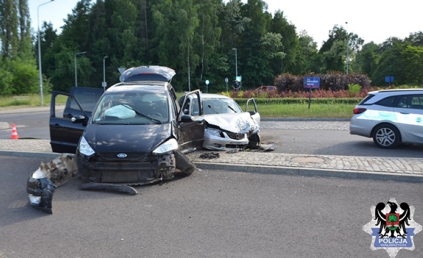 Czołowe zdarzenie podczas ucieczki przez policjantami