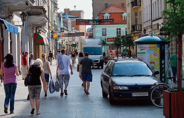 W tym roku miasto musiało aż dwa razy wymieniać zniszczone przez ciężkie samochody granitowe płyty