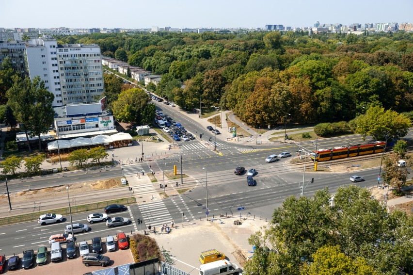 Metro Pole Mokotowskie. Powstaje naziemne dojście do przystanków tramwajowych