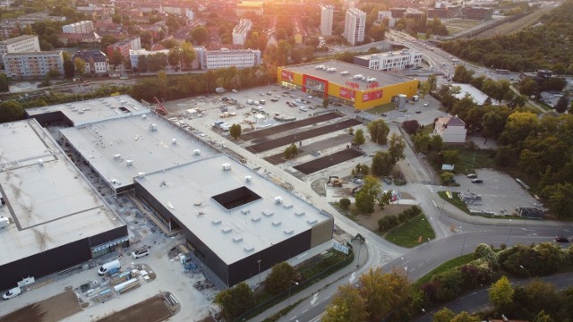 Budowa galerii handlowej Ozimska Park w Opolu. Tak wygląda postęp prac.