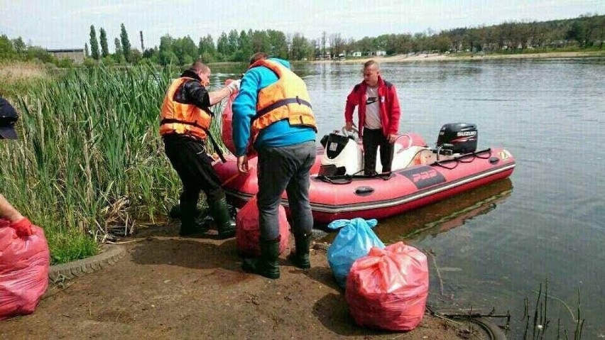 Wiosenne sprzątanie Starachowic. Na Piachach zebrali ... kilkanaście łódek śmieci [ZDJĘCIA]