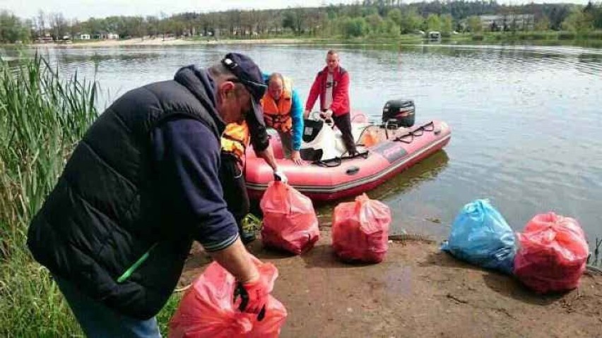 Wiosenne sprzątanie Starachowic. Na Piachach zebrali ... kilkanaście łódek śmieci [ZDJĘCIA]