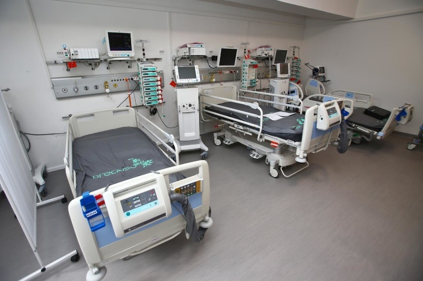 Wraz z rosnącą liczbą łóżek covidowych szpitale zgłaszają...