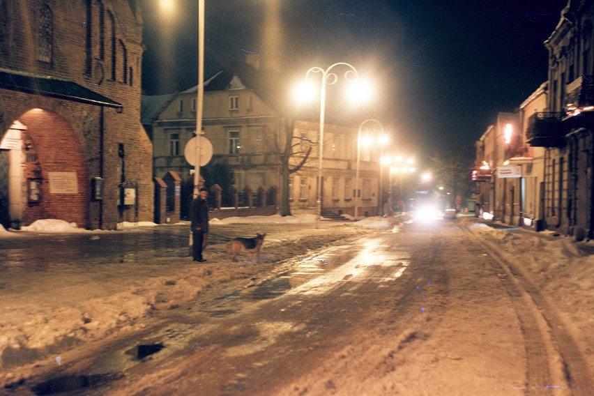 Tak Sieradz wyglądał nocą  na przełomie wieku XX i XXI. Miasto się zmieniło? - ZDJĘCIA