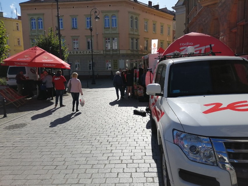 Śniadanie z radiem Zet na Placu Magistrackim w Wałbrzychu  