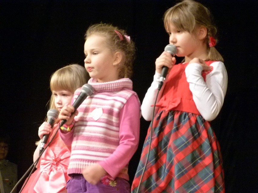 Dzieci śpiewały razem z misiem