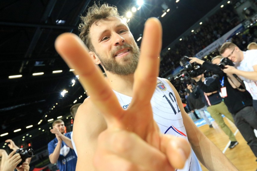 Łukasz Wiśniewski powraca do Energa Basket Ligi. Były...