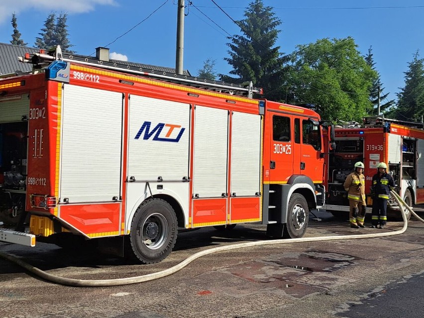 Pożar w Kielcach. Sześć zastępów strażaków walczyło z ogniem w pustostanie