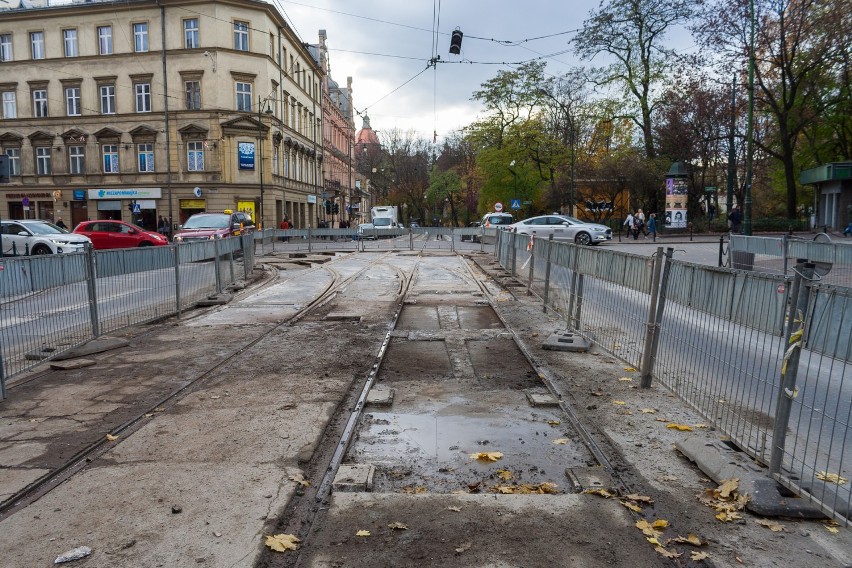 Kraków. Wielka kumulacja utrudnień w centrum i ciężkie dni dla pasażerów tramwajów [ZDJĘCIA]