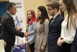 Stypendium Prezesa Rady Ministrów dla uczniów szkół średnich w Opocznie. Kto je otrzymał? [zdjęcie]