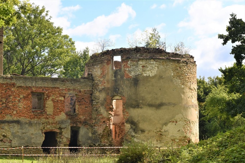 XVI-wieczny zamek Fredrów we Fredropolu koło Przemyśla.