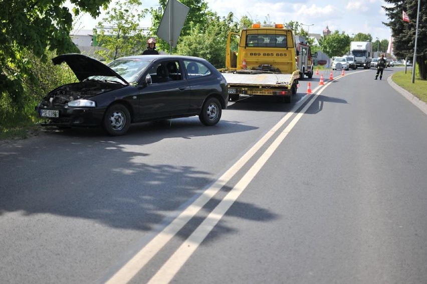 Śrem: wypadek przy wyjeździe z miasta. Auto wylądowało w...