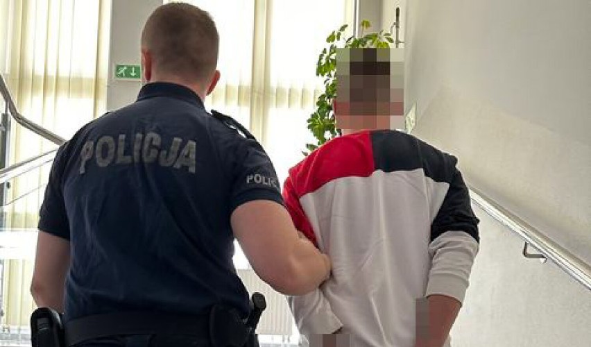 Policjant po służbie wspólnie z patrolem zatrzymał 27-latka,...