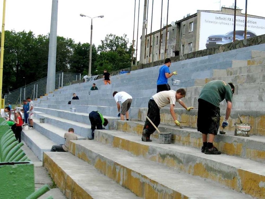 Kibice Podbeskidzia pracują na stadionie, by ich klub mógł grać w Bielsku-Białej [ZDJĘCIA]