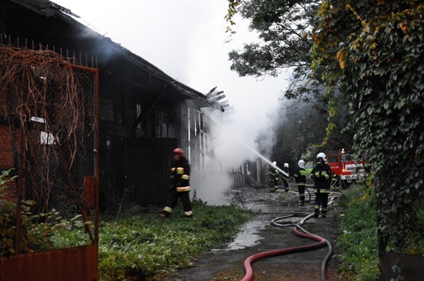 Oleśnica: Spłonął budynek przy ul. Spacerowej