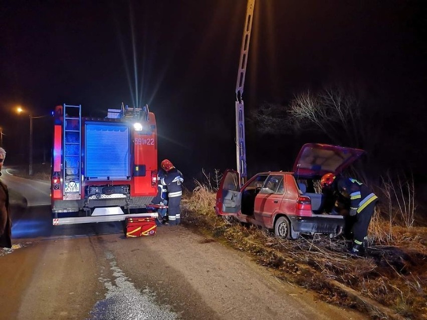 Walnął autem w betonowy słup. Kierowca przeżył, miał 3,5 promila w wydychanym powietrzu