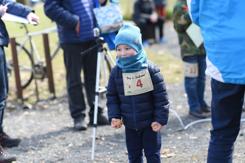 W Lublińcu, w Lany Poniedziałek tradycyjnie biegano z jajami [ZDJĘCIA]