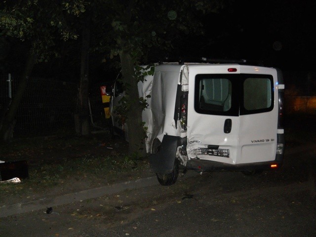 Wypadek Krotoszyn: Na Mickiewicza zderzenie audi z oplem - 19-letni kierowca trafił do szpitala FOTO