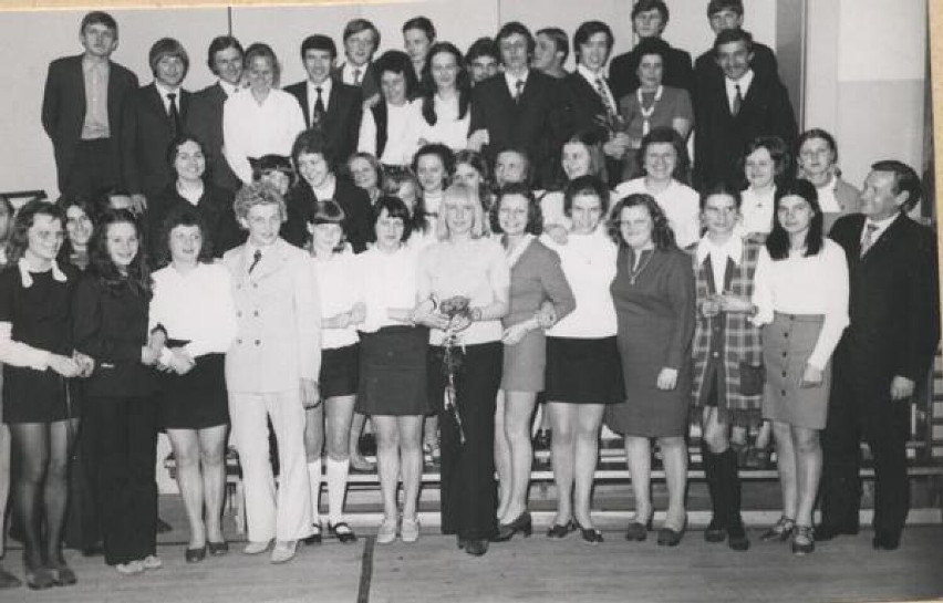 Uczniowie II LO w Dzierżoniowie na przełomie lat 60. i 70. XX wieku