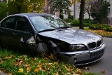 Wypadek w Jarocinie: Kierująca BMW uderzyła w drzewo [ZDJĘCIA]