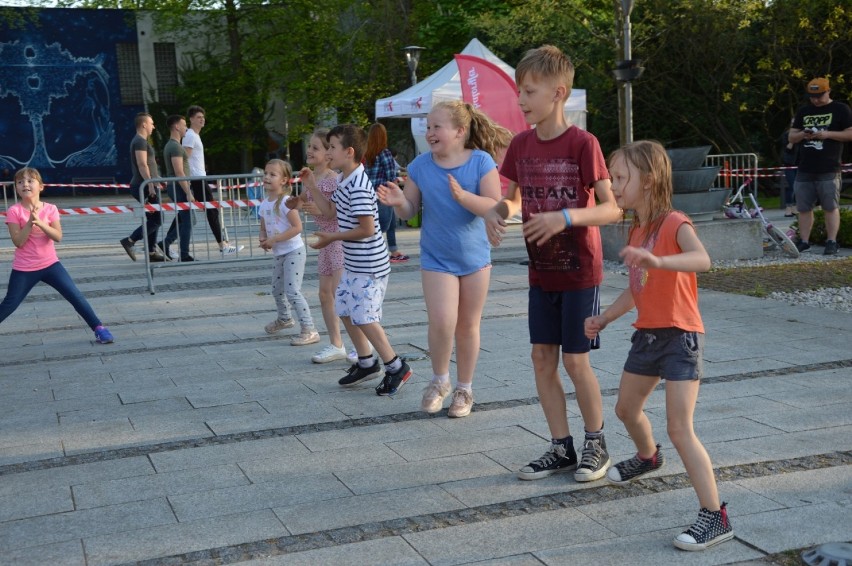 Bełchatów. Przed Biegiem Nocnym "Zamieniają bojler na kaloryfer" [ZDJĘCIA]