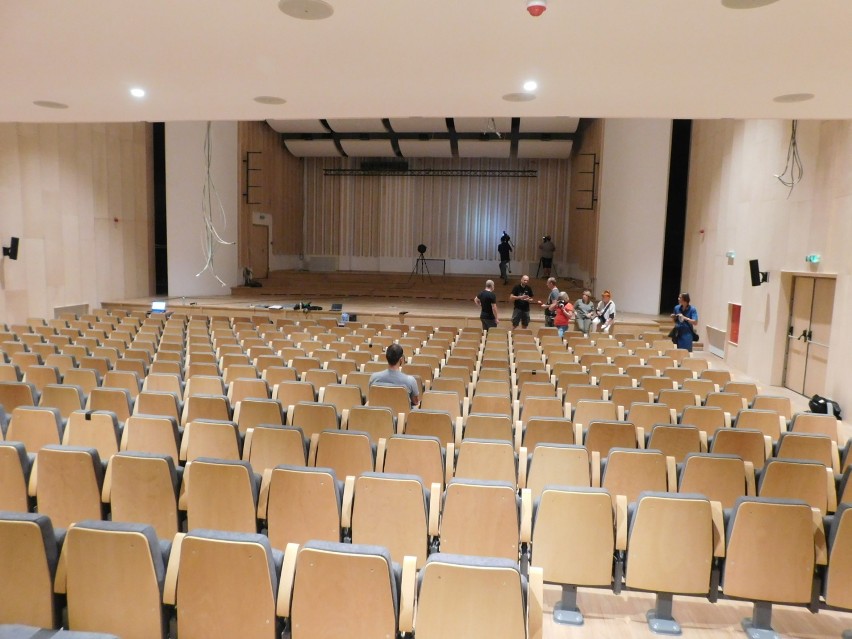 W Filharmonii Sudeckiej w Wałbrzychu zaprezentowano remontowaną salę koncertową. Na razie zobaczyli ją tylko dziennikarze