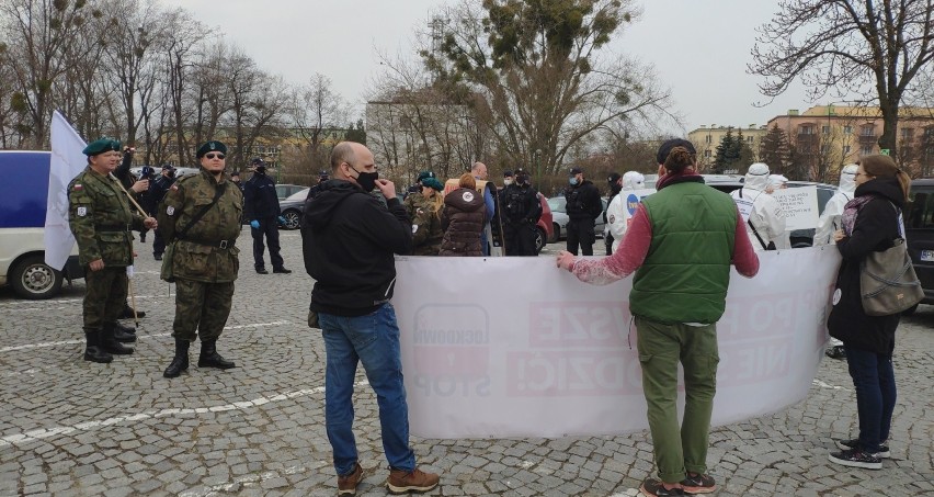 O godzinie 10:00 pod Ośrodkiem  Sportowo- Rekreacyjnym  HALA...