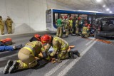 Kraków. Tunel Trasy Łagiewnickiej zamknięty nocą. Mnóstwo służb. Spokojnie, to tylko ćwiczenia taktyczno-bojowe ZDJĘCIA