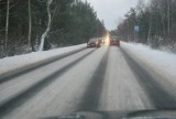 Powiat pucki: śnieg na drogach, śnieg na chodnikach